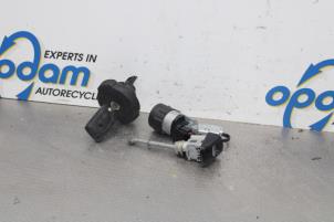 Used Set of cylinder locks (complete) Peugeot 5008 I (0A/0E) 1.6 VTI 16V Price on request offered by Gebr Opdam B.V.