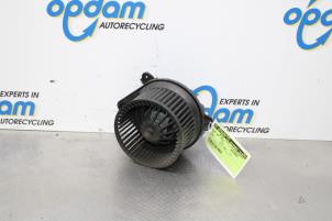 Usados Motor de ventilador de calefactor Opel Vivaro 1.9 DI Precio € 15,00 Norma de margen ofrecido por Gebr Opdam B.V.
