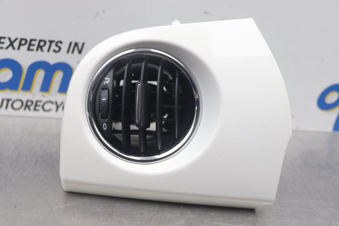 Dashboard vent from a Fiat 500 (312) 0.9 TwinAir 80 2016