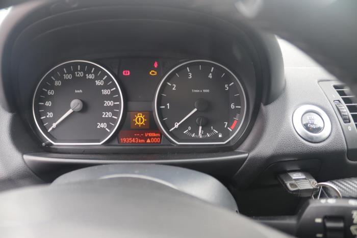 Cuentakilómetros de un BMW 1 serie (E87/87N) 116i 1.6 16V 2006