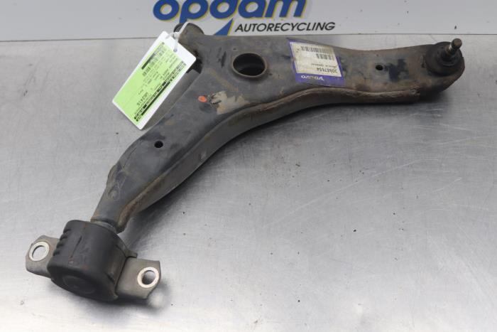 Front lower wishbone, right from a Volvo V40 (VW) 1.8 16V 2002