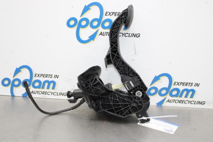 Clutch pedal from a Peugeot Expert (VA/VB/VE/VF/VY) 2.0 Blue HDi 120 16V 2019