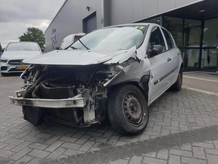Gebrauchte Getriebe Renault Clio III (BR/CR) 1.5 dCi 70 Preis € 128,00 Margenregelung angeboten von Gebr Opdam B.V.