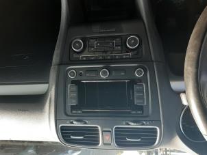 Usados Panel de control de calefacción Volkswagen Golf VI Cabrio (1K) 1.2 TSI Precio € 45,00 Norma de margen ofrecido por Gebr Opdam B.V.
