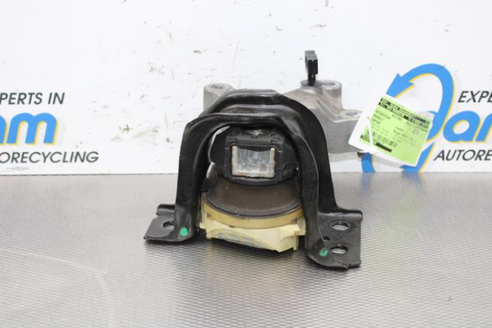 Used Engine mount Renault Captur I (2R) 1.2 TCE 16V EDC Price on request offered by Gebr Opdam B.V.