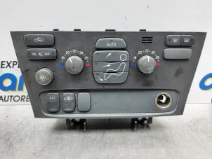 Używane Panel sterowania nagrzewnicy Volvo V70 (SW) 2.4 20V 170 Cena na żądanie oferowane przez Gebr Opdam B.V.