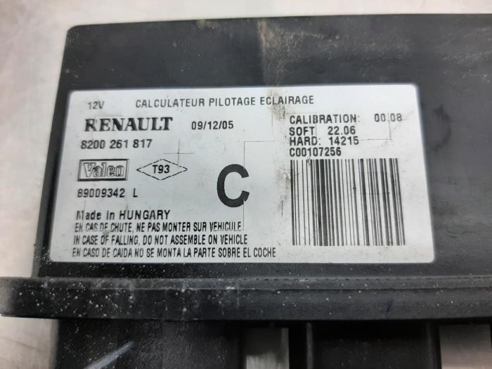 Ordenador de iluminación de un Renault Clio III (BR/CR) 1.6 16V 2006