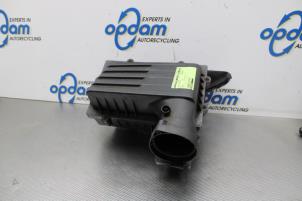 Usados Cuerpo de filtro de aire Volkswagen Touran (5T1) 2.0 TDI 150 Precio de solicitud ofrecido por Gebr Opdam B.V.