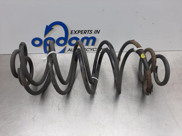 Rear coil spring from a Citroën C3 (FC/FL/FT) 1.4 2007