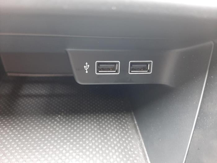 Ablagefach vorne mit USB Anschluss Mittelkonsole 2G1857925A VW Polo A