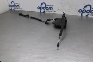 Used Rear door mechanism 4-door, right Renault Clio IV (5R) 1.5 Energy dCi 90 FAP Price on request offered by Gebr Opdam B.V.