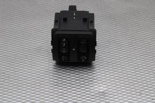Used AIH headlight switch Renault Clio IV (5R) 1.5 Energy dCi 90 FAP Price on request offered by Gebr Opdam B.V.