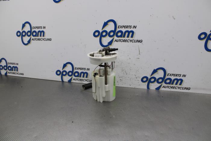 Gebrauchte Benzinpumpe Ford Focus 3 1.6 Ti-VCT 16V 105 Preis € 42,00 Margenregelung angeboten von Gebr Opdam B.V.