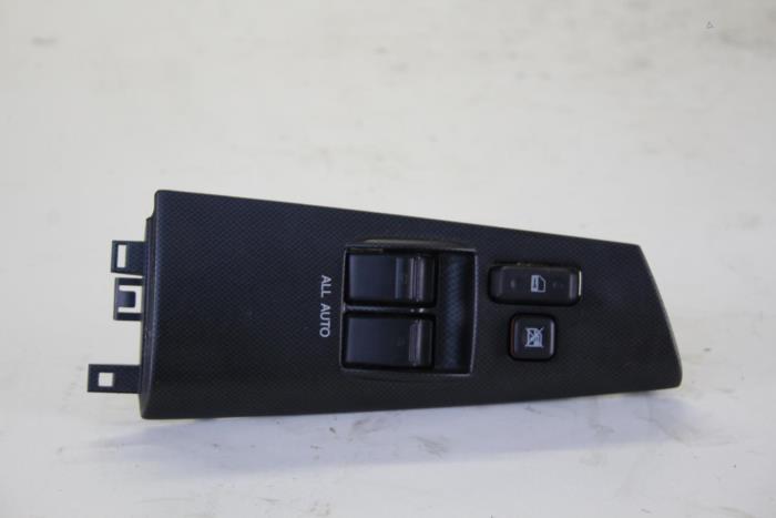 Electric window switch from a Toyota Corolla (E12) 1.6 16V VVT-i 2005