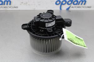 Usados Motor de ventilador de calefactor Opel Karl 1.0 12V Precio € 40,00 Norma de margen ofrecido por Gebr Opdam B.V.