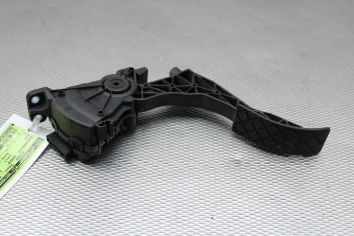 Begagnade Gaspedalsensor Audi A1 (8X1/8XK) 1.2 TFSI Pris på förfrågan erbjuds av Gebr Opdam B.V.