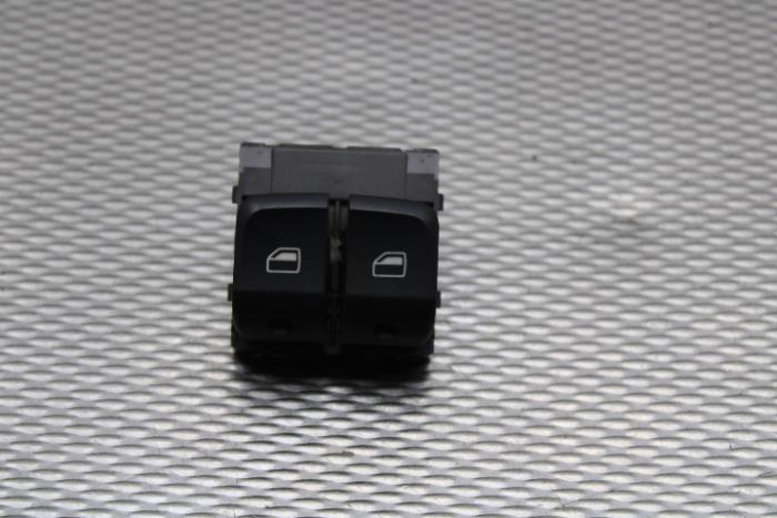 Commutateur vitre électrique d'un Audi A1 (8X1/8XK) 1.2 TFSI 2011