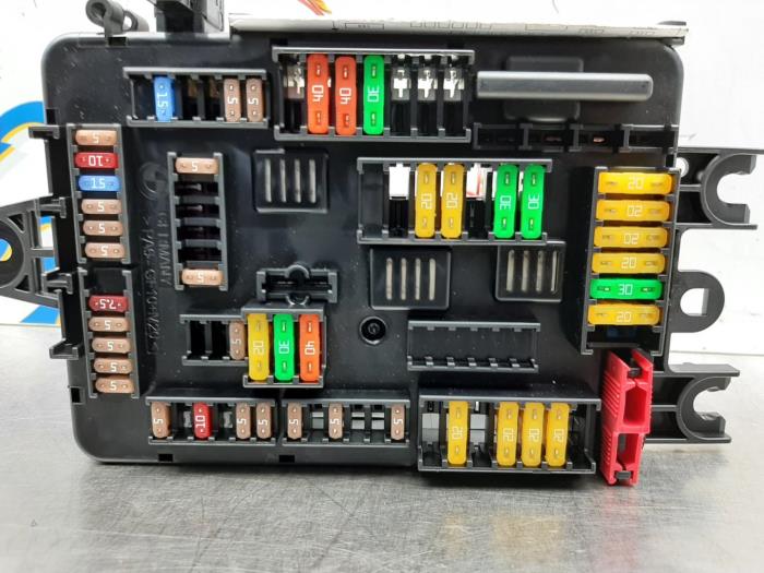 Fuse box BMW 3 serie Touring 320i 2.0 16V - 106887