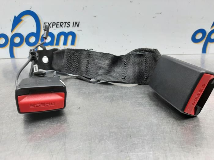 Rear seatbelt buckle, right from a BMW 3 serie Touring (F31) 320i 2.0 16V 2018