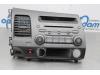 Radio CD Spieler van een Honda Civic (FA/FD), 2005 / 2012 1.3 Hybrid, Limousine, 4-tr, Elektrisch Benzin, 1.339cc, 70kW (95pk), FWD, LDA2, 2006-01 / 2010-12, FD3 2007