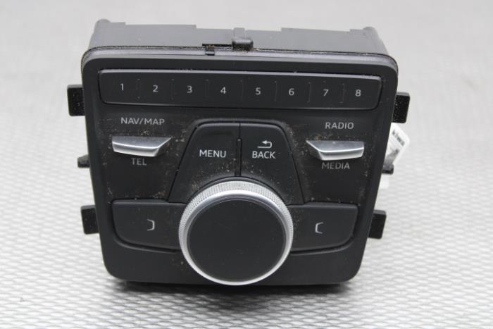I-Drive knob from a Audi A4 Avant (B9) 2.0 40 T MHEV 16V 2019