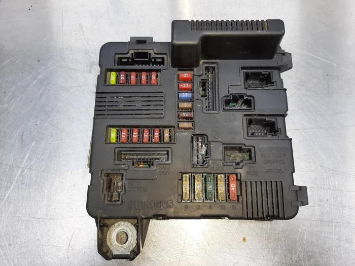 Fuse box Renault Scénic II 1.6 16V - 8200306032A SIEMENS