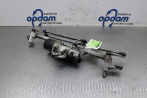 Used Wiper motor + mechanism Chevrolet Spark 1.0 16V Price € 50,00 Margin scheme offered by Gebr Opdam B.V.