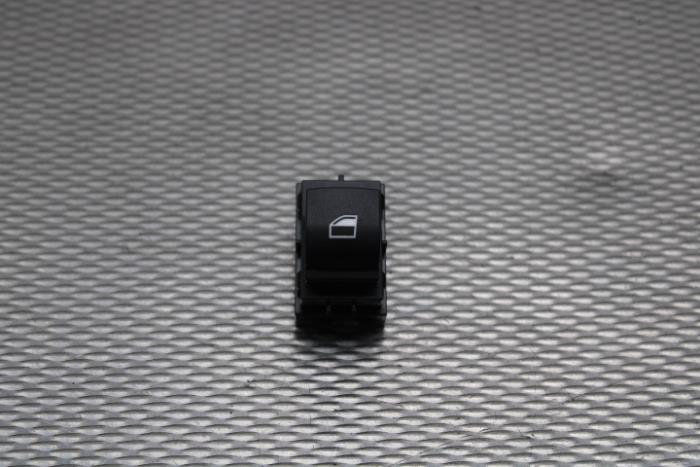Usados Interruptor de ventanilla eléctrica BMW i3 (I01) i3 Precio de solicitud ofrecido por Gebr Opdam B.V.