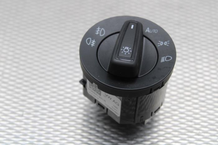 Interruptor de luz de un Volkswagen Polo VI (AW1) 1.0 TSI 12V BlueMotion 2019