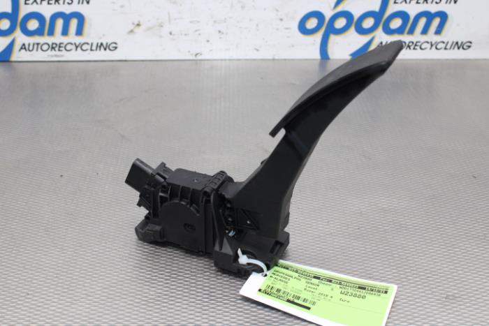 Begagnade Gaspedalsensor Mercedes A (177.0) 2.0 A-220 Turbo 16V Pris € 42,00 Marginaltabell erbjuds av Gebr Opdam B.V.