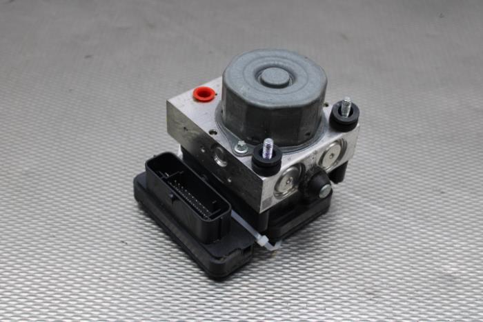 Begagnade ABS-pump Toyota Aygo (B40) 1.0 12V VVT-i Pris € 64,00 Marginaltabell erbjuds av Gebr Opdam B.V.
