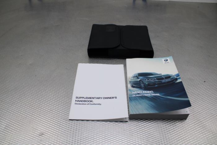 Instruction Booklet from a BMW 5 serie (G30) 540i xDrive 3.0 TwinPower Turbo 24V 2020