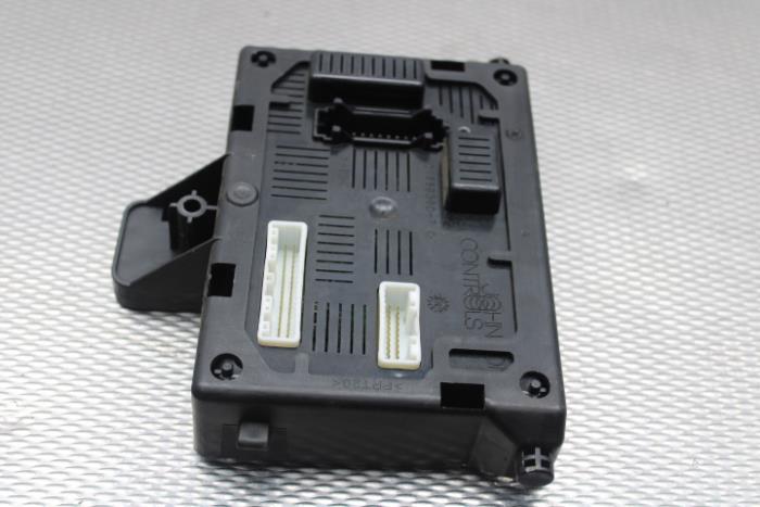 Used Body control computer Renault Clio III (BR/CR) 1.5 dCi 70 Price on request offered by Gebr Opdam B.V.