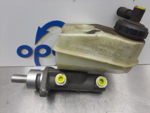 Usagé Cylindre de frein principal Renault Megane Scénic (JA) 1.6 16V RT,RXE,RXT Prix € 35,00 Règlement à la marge proposé par Gebr Opdam B.V.