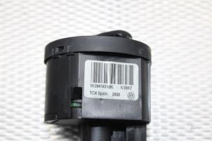 Usados Interruptor de luz Volkswagen Up! (121) 1.0 12V 60 Precio de solicitud ofrecido por Gebr Opdam B.V.