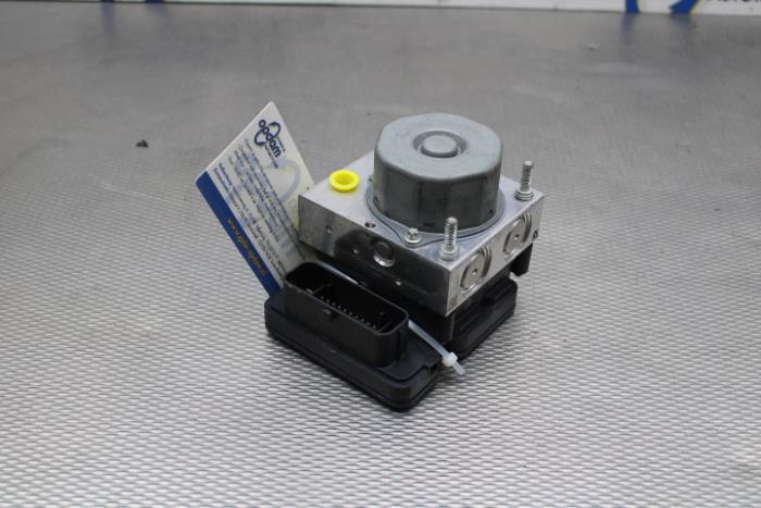 Usagé Pompe ABS Mitsubishi Space Star (A0) 1.0 12V Prix € 75,00 Règlement à la marge proposé par Gebr Opdam B.V.