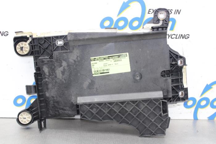 Begagnade Batterilåda BMW X2 (F39) sDrive 20i 1.5 12V TwinPower Turbo Pris på förfrågan erbjuds av Gebr Opdam B.V.
