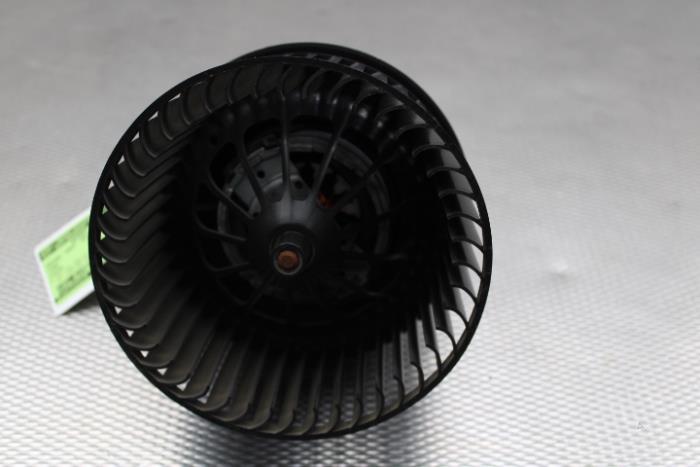 Heating and ventilation fan motor from a Ford Focus 3 Wagon 1.5 TDCi ECOnetic 2016