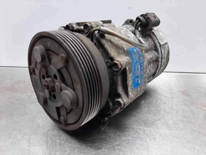 Usagé Compresseur de clim Seat Alhambra (7V8/9) 1.8 20V Turbo Prix € 35,00 Règlement à la marge proposé par Gebr Opdam B.V.