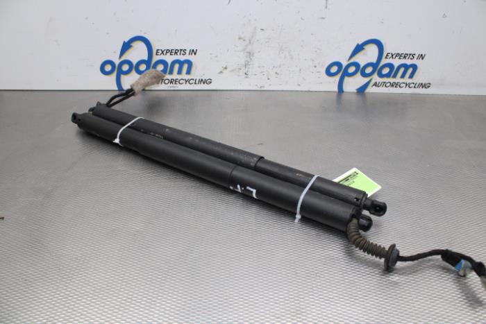 Set of tailgate gas struts from a BMW 2 serie Active Tourer (F45) 218i 1.5 TwinPower Turbo 12V 2020