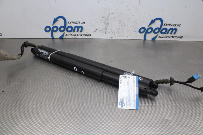 Set of tailgate gas struts from a BMW 2 serie Active Tourer (F45) 218i 1.5 TwinPower Turbo 12V 2020