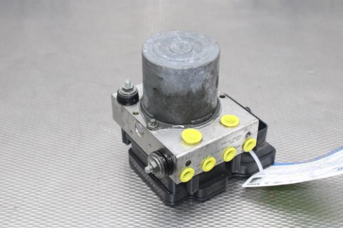 Usagé Pompe ABS Mercedes Sprinter 3,5t (906.13/906.23) 316 CDI 16V Prix € 154,88 Prix TTC proposé par Gebr Opdam B.V.