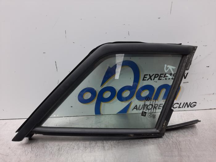 Usados Ventanilla triangular derecha delante Chevrolet Spark 1.0 16V Precio € 21,00 Norma de margen ofrecido por Gebr Opdam B.V.