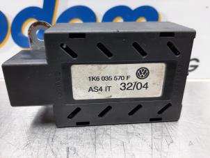 Usados Amplificador de antena Volkswagen Golf V (1K1) 1.6 FSI 16V Precio € 35,00 Norma de margen ofrecido por Gebr Opdam B.V.