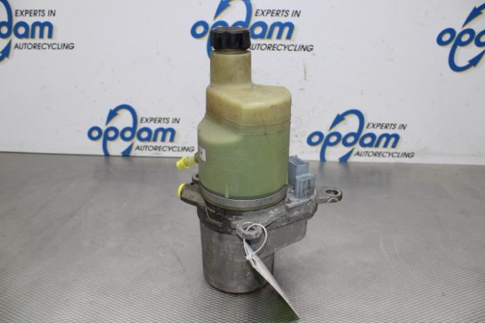 Usagé Pompe de direction Volvo V50 (MW) 2.4 D5 20V Autom.. Prix sur demande proposé par Gebr Opdam B.V.