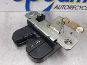 Used Tailgate lock mechanism Volkswagen Polo IV (9N1/2/3) 1.2 Price € 20,00 Margin scheme offered by Gebr Opdam B.V.