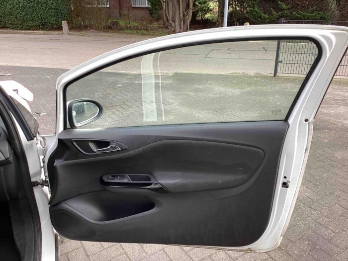 Puerta 2 puertas derecha de un Opel Corsa E 1.0 SIDI Turbo 12V 2015