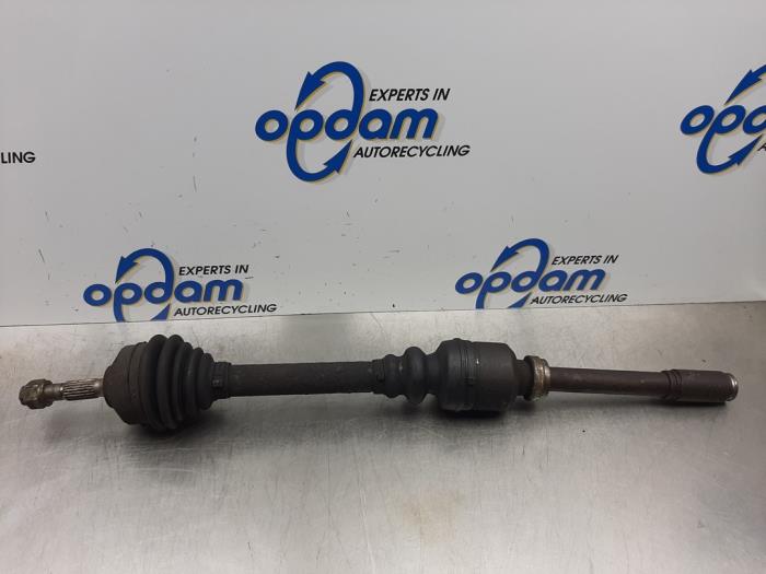 Gebrauchte Antriebswelle rechts vorne Peugeot 206 (2A/C/H/J/S) 1.4 XR,XS,XT,Gentry Preis € 51,00 Margenregelung angeboten von Gebr Opdam B.V.