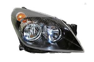 New Headlight, right Opel Astra Price € 120,00 Inclusive VAT offered by Gebr Opdam B.V.