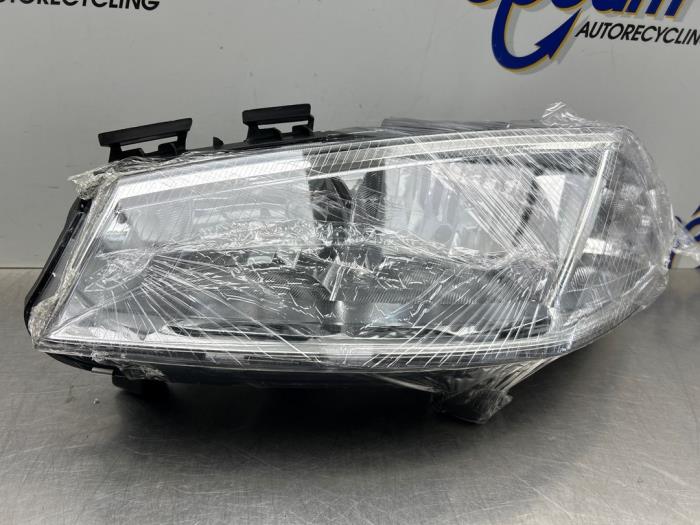 Nowe Reflektor lewy Renault Megane Cena € 60,00 Z VAT oferowane przez Gebr Opdam B.V.